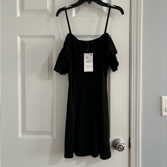 Bershka Off the Shoulder Dress - Picture 2 of 4